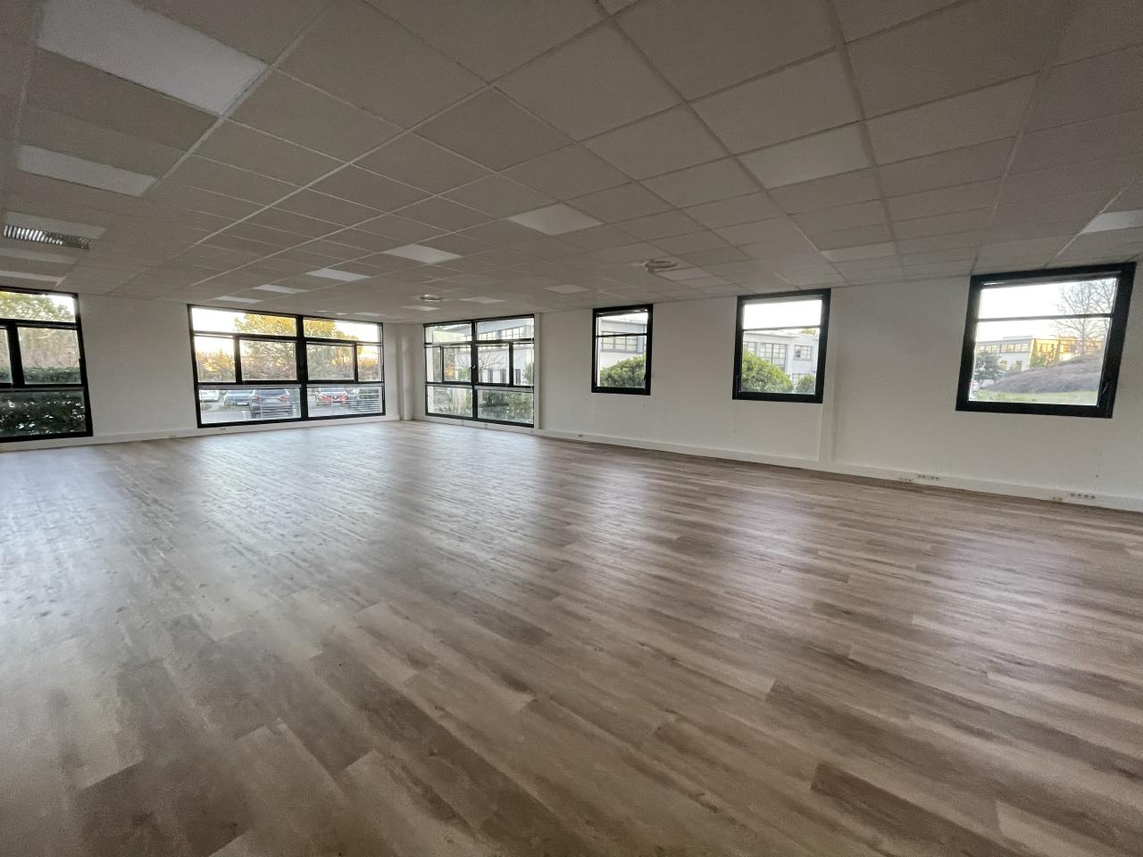 Bureau Aix-en-Provence 303m² Location bureau Aix-en-Provence Bouches-du-Rhône OLBUR2420499 3